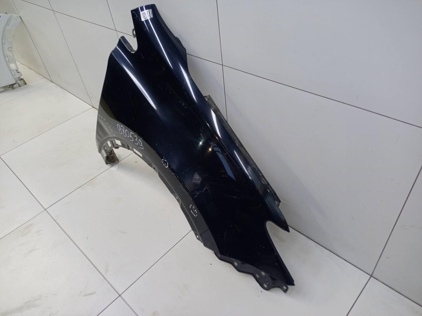 Крыло переднее правое