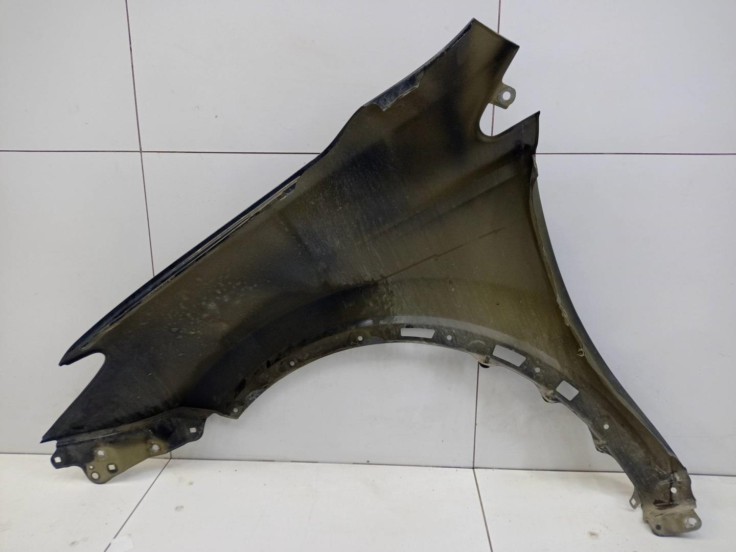 Крыло переднее правое