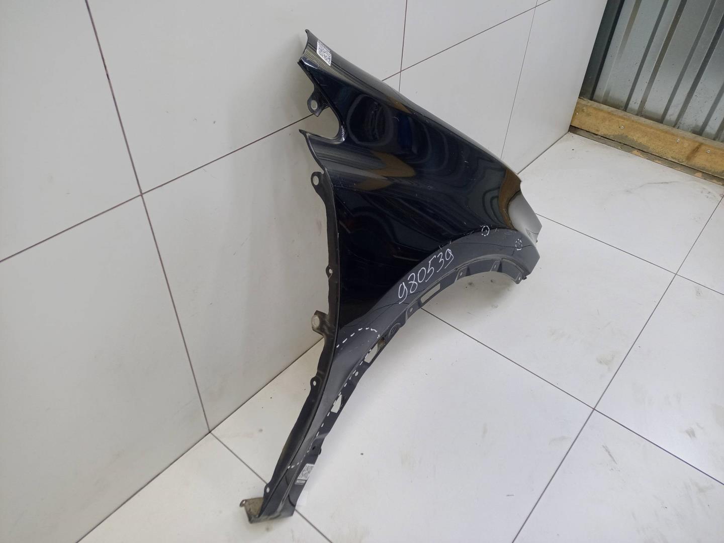 Крыло переднее правое