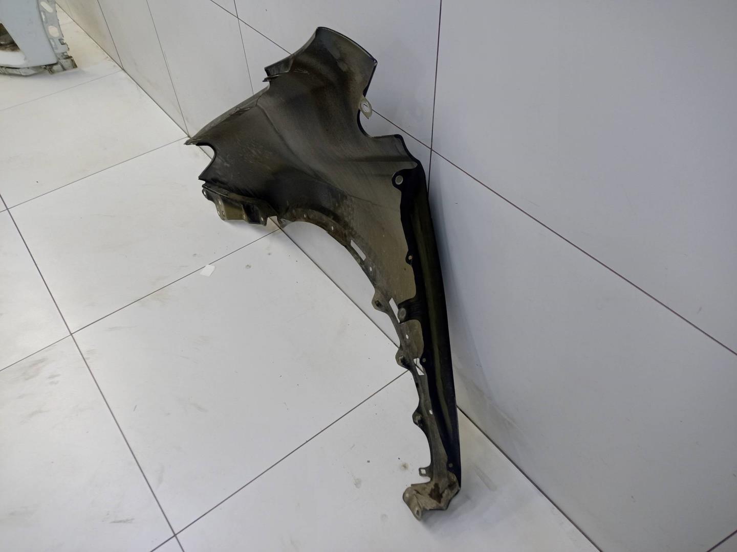 Крыло переднее правое