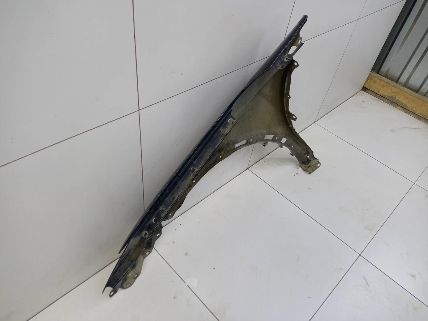 Крыло переднее правое