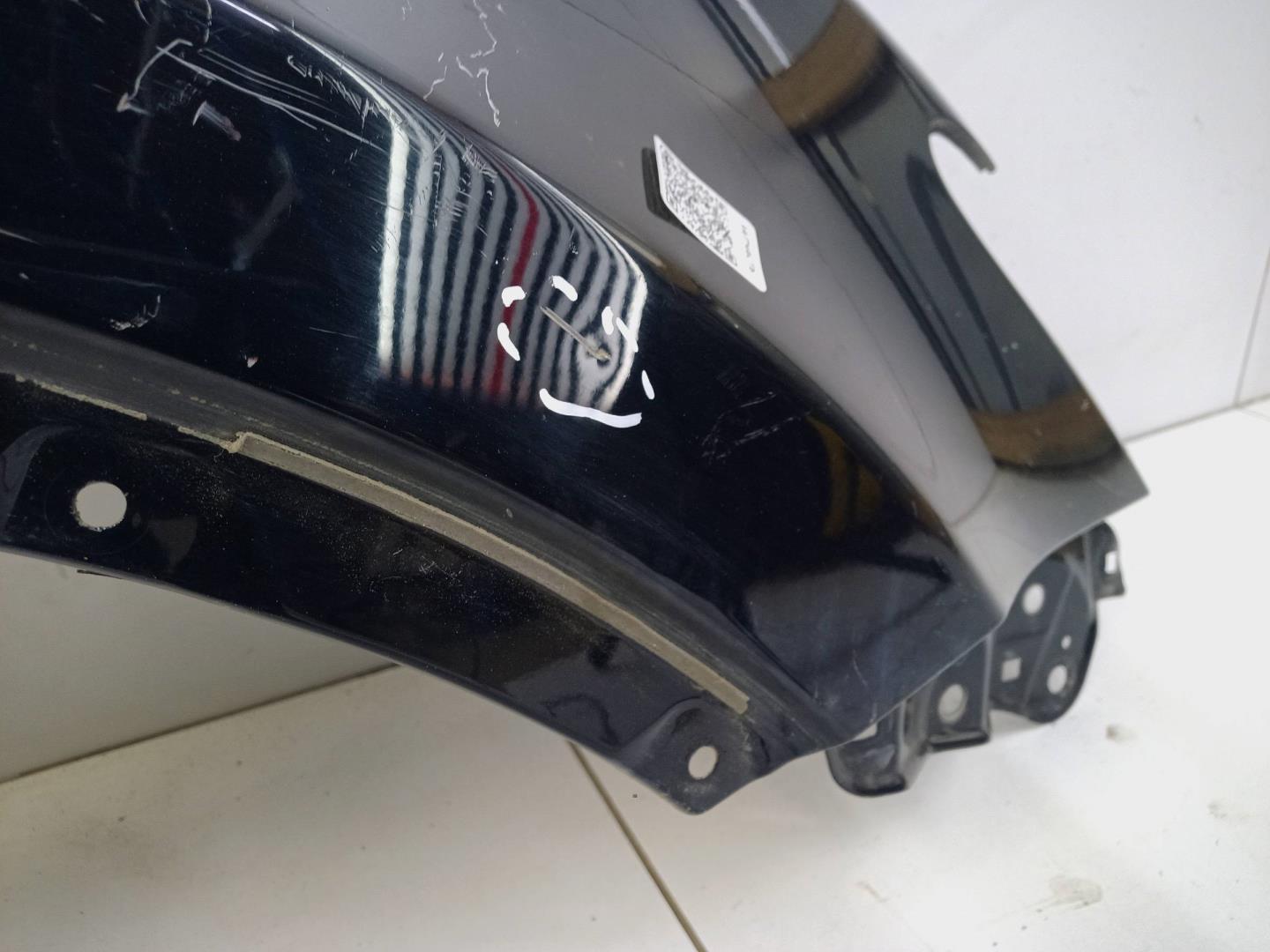 Крыло переднее правое