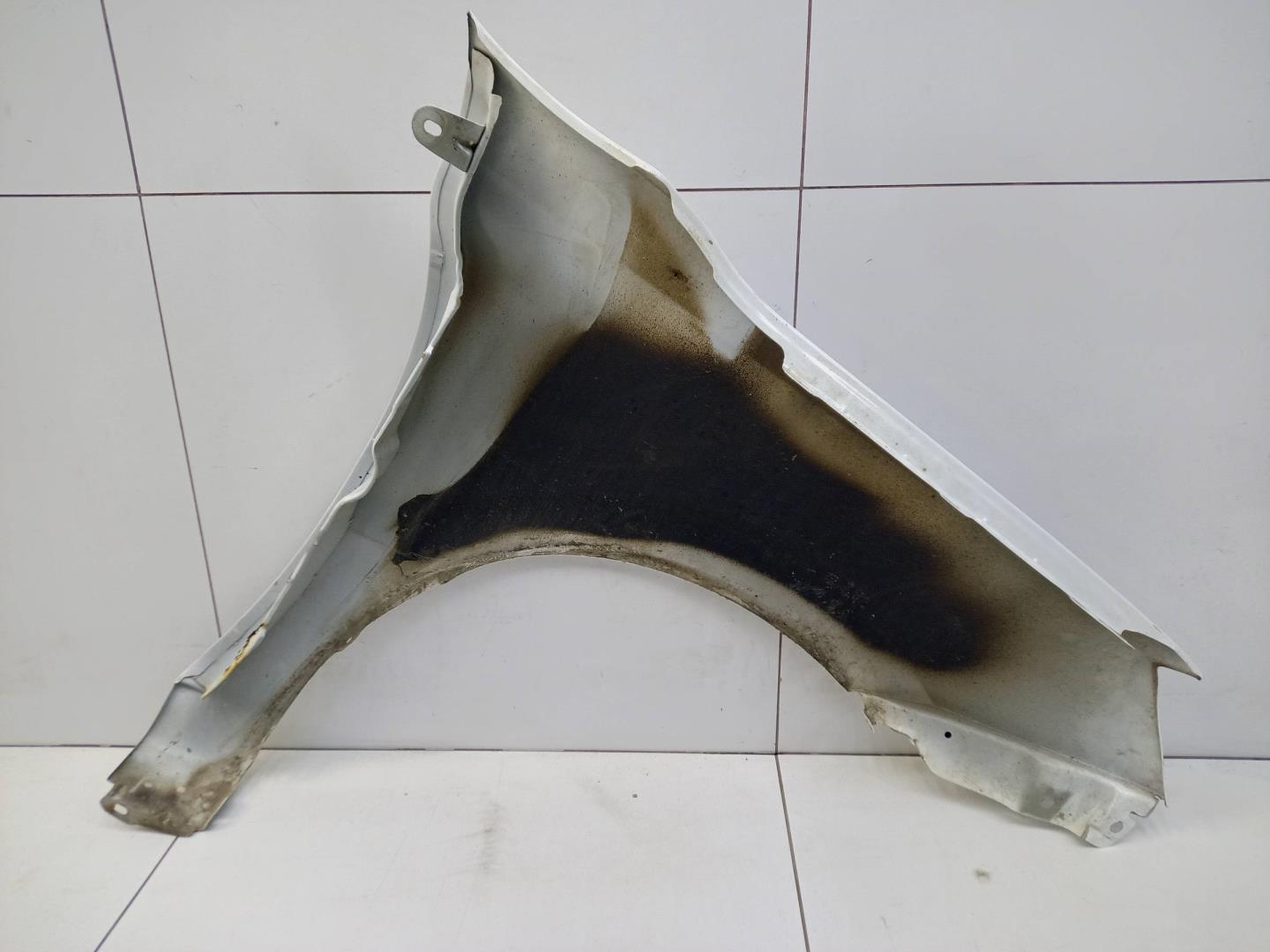 Крыло переднее левое