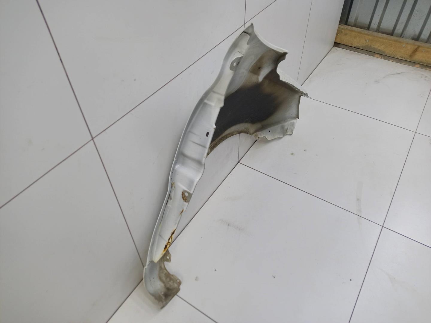 Крыло переднее левое