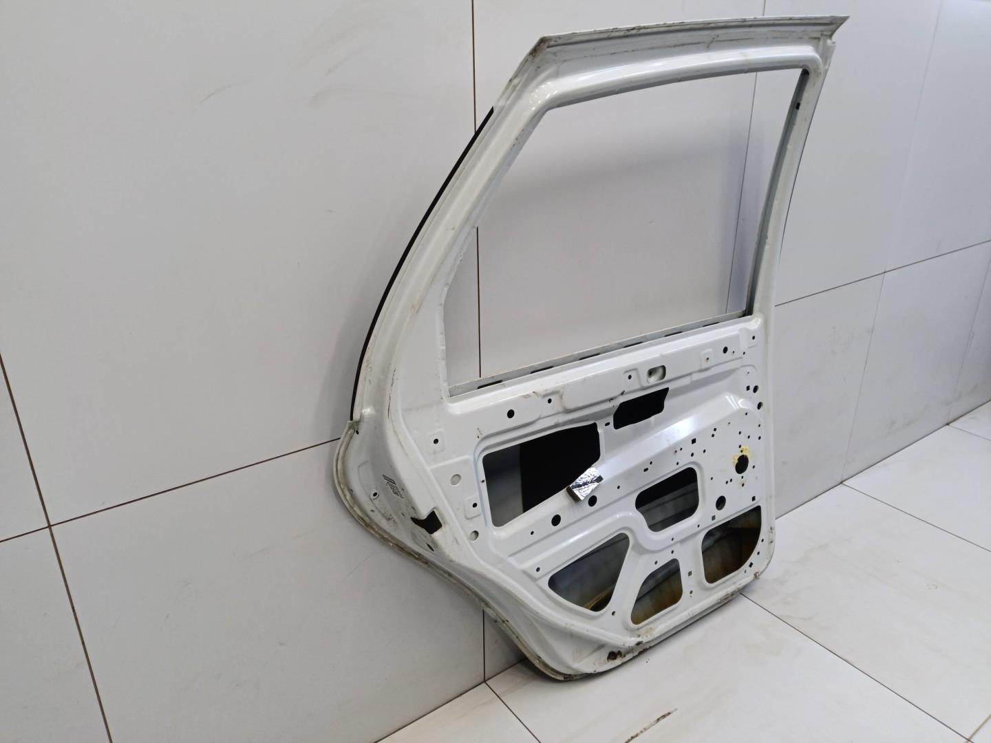 Дверь задняя левая