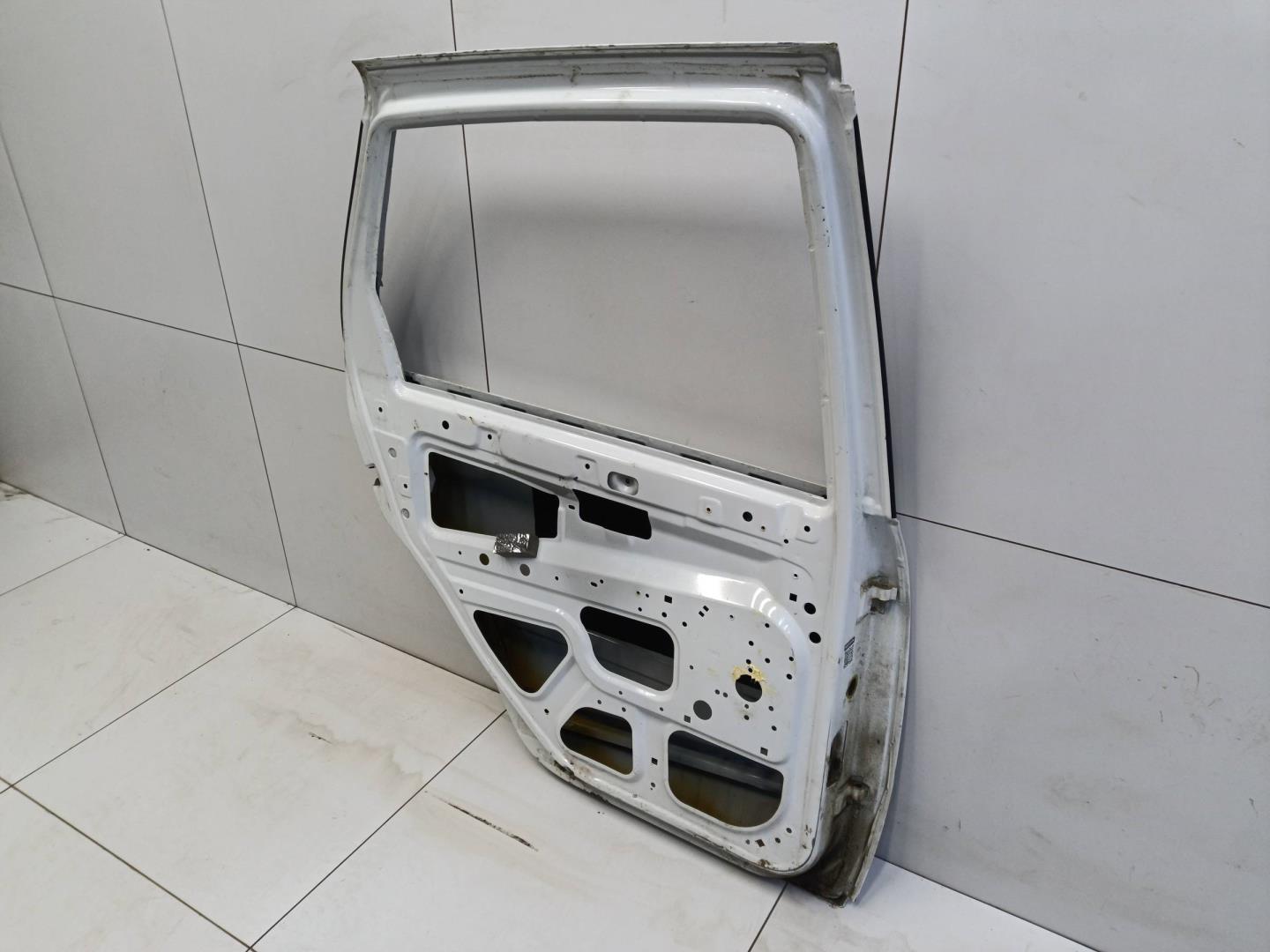 Дверь задняя левая