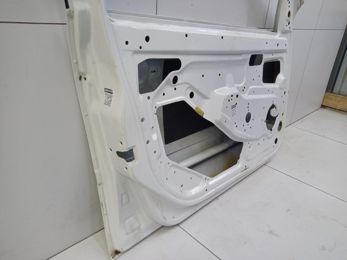 Дверь передняя левая