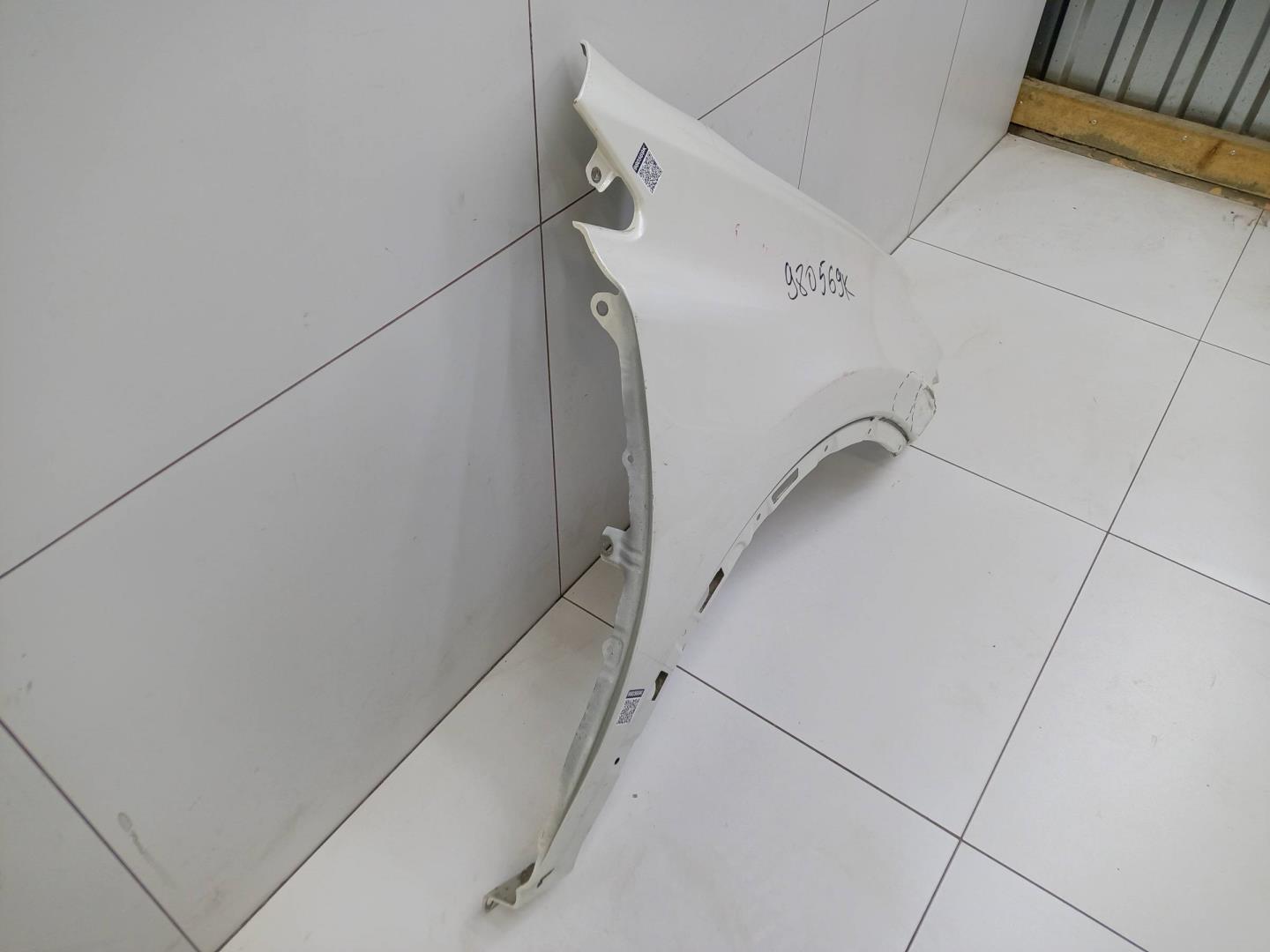 Крыло переднее правое