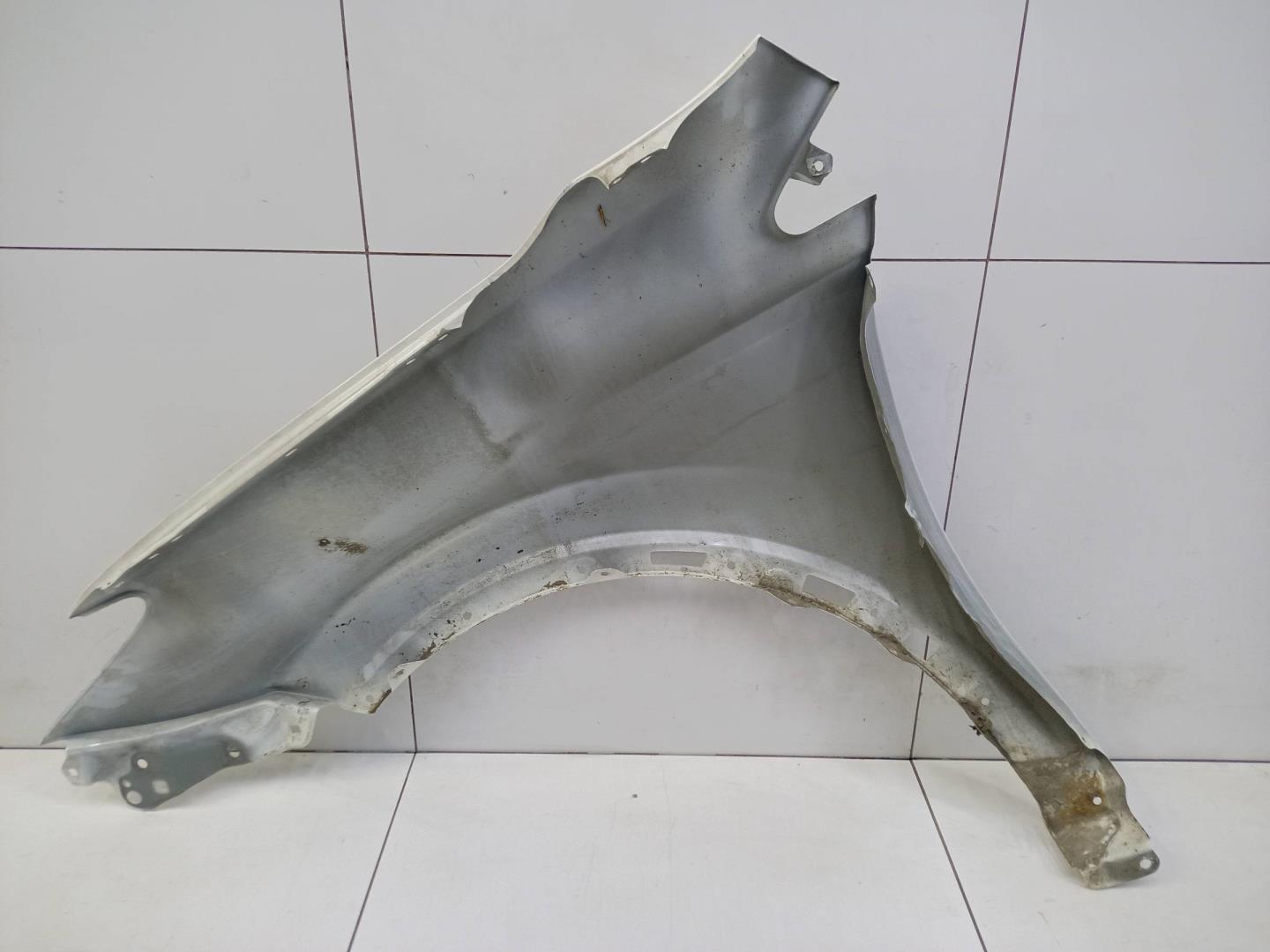 Крыло переднее правое