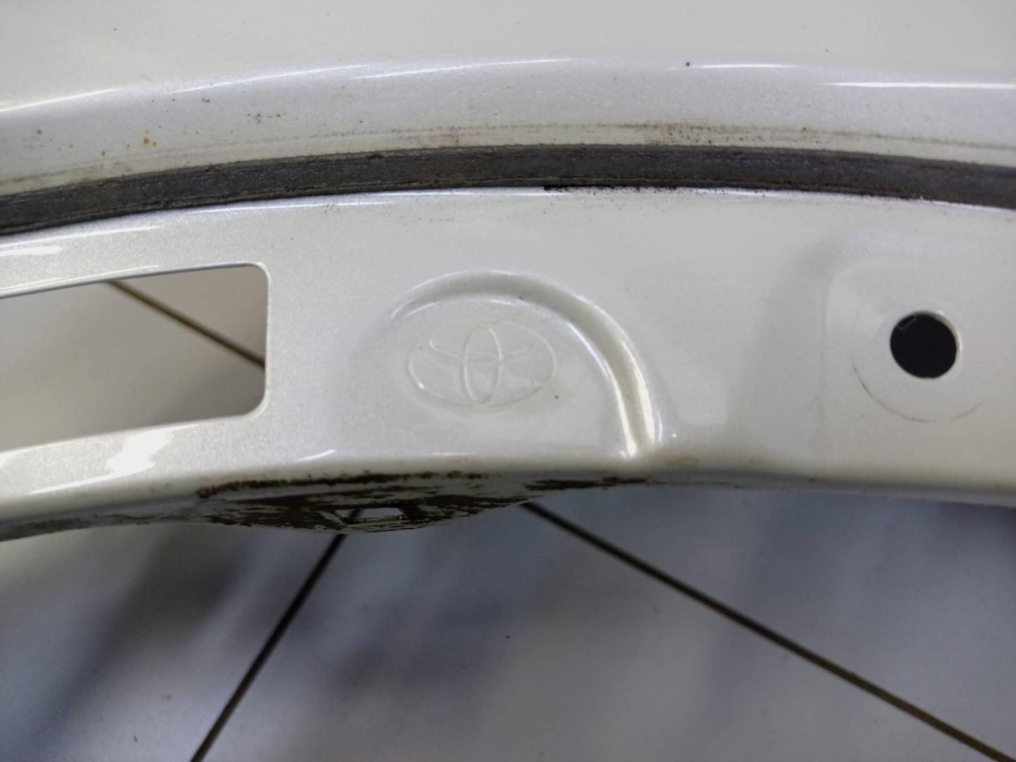 Крыло переднее правое