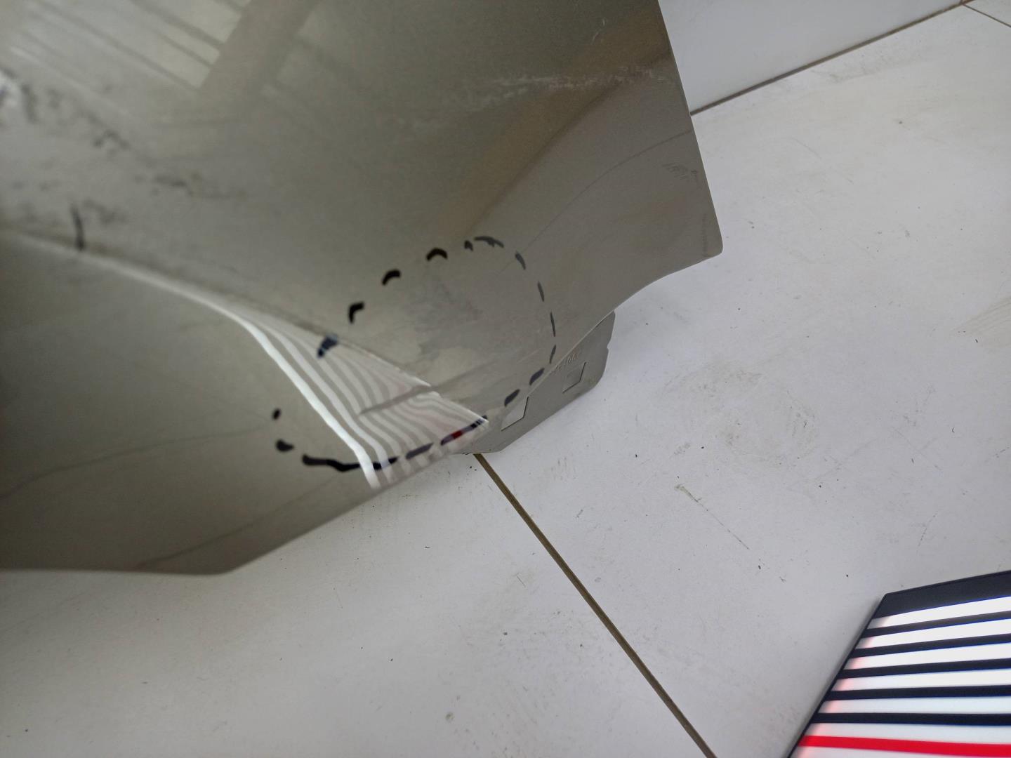 Крыло переднее правое