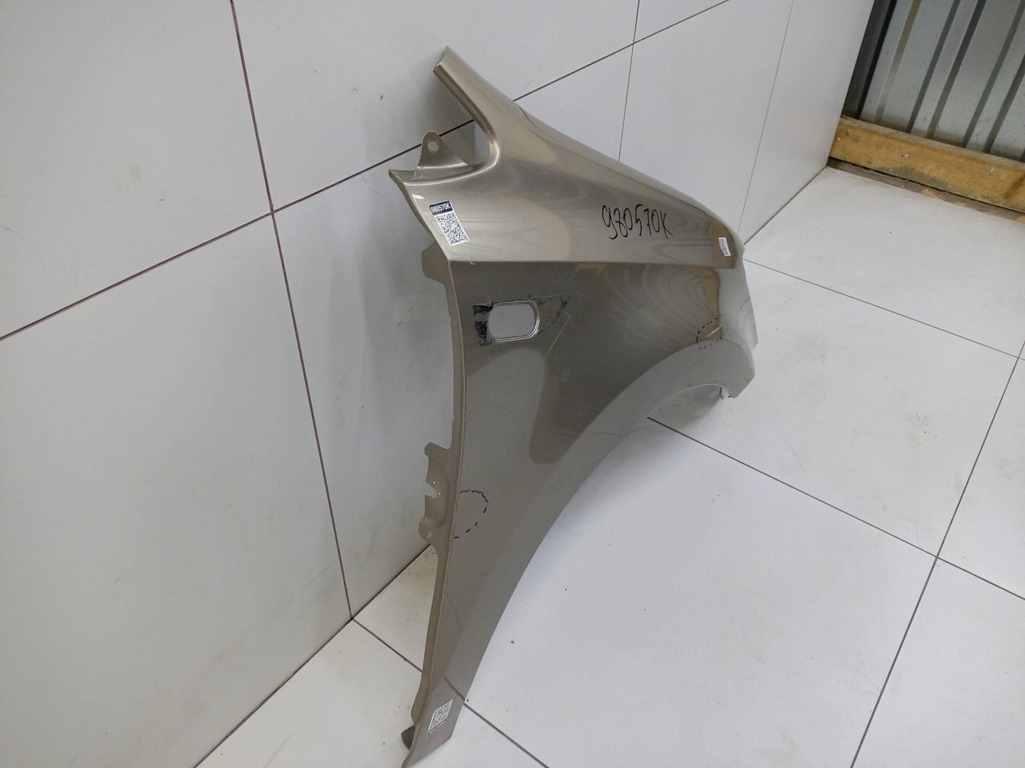 Крыло переднее правое