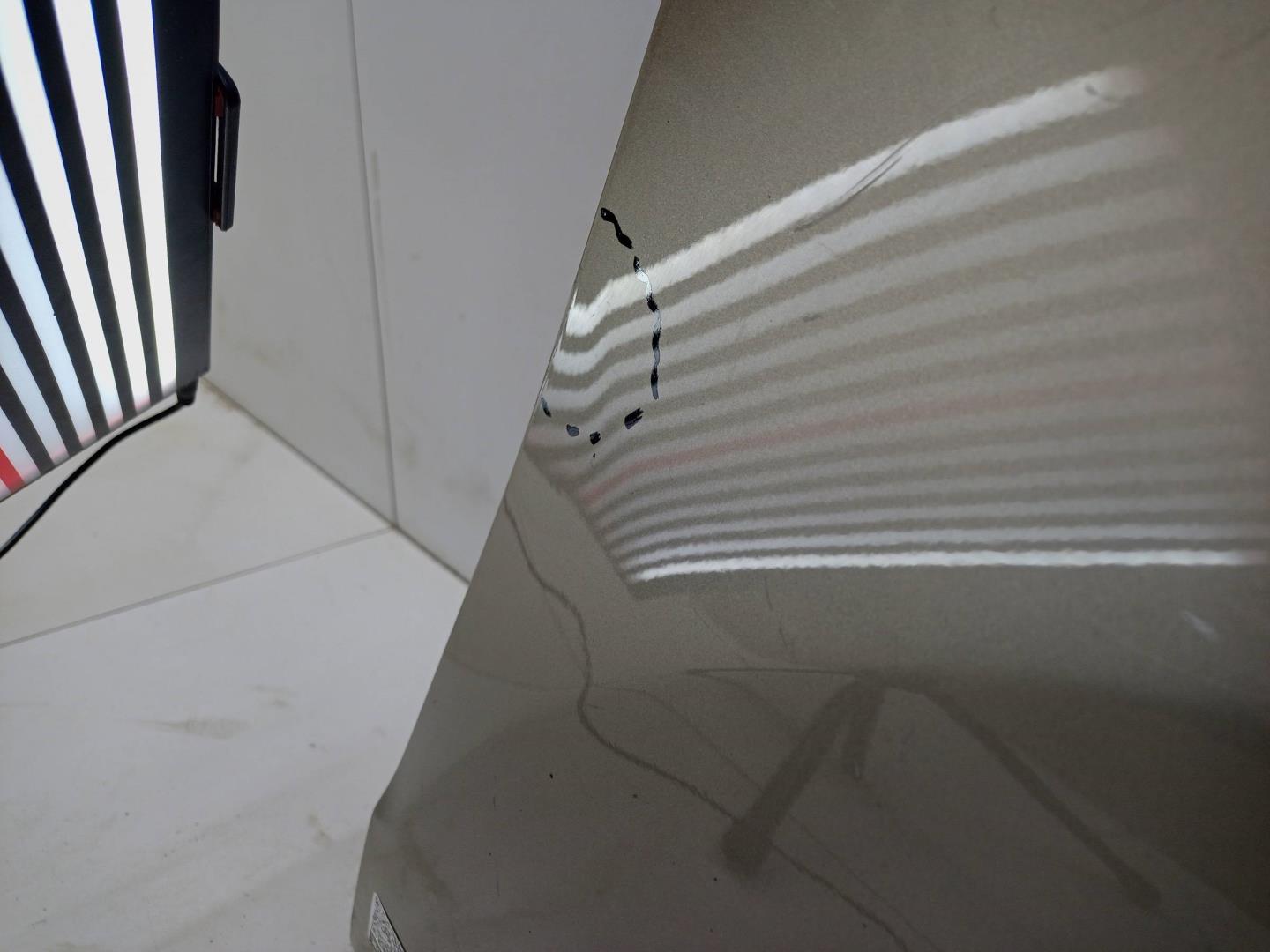 Крыло переднее правое