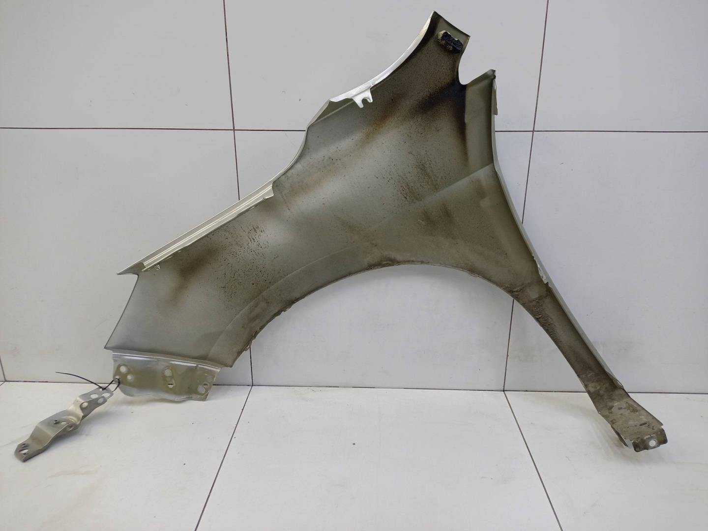 Крыло переднее правое