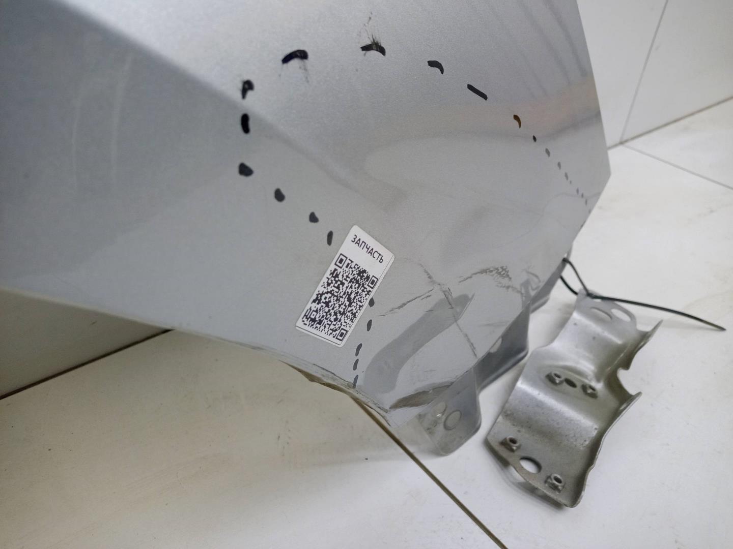 Крыло переднее правое