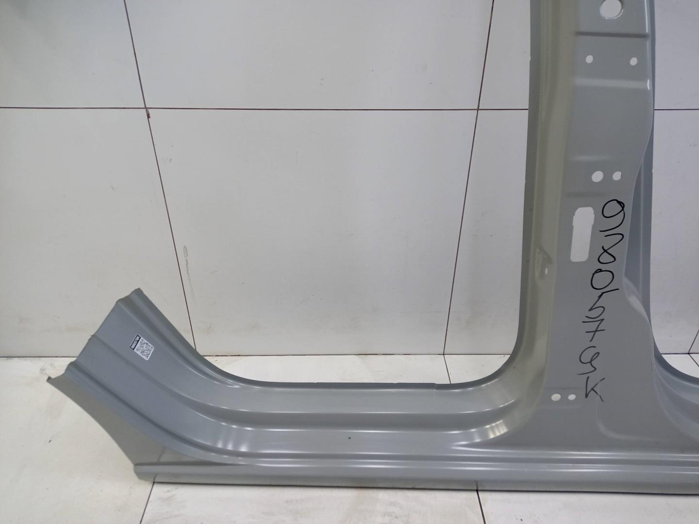 Кузовной элемент