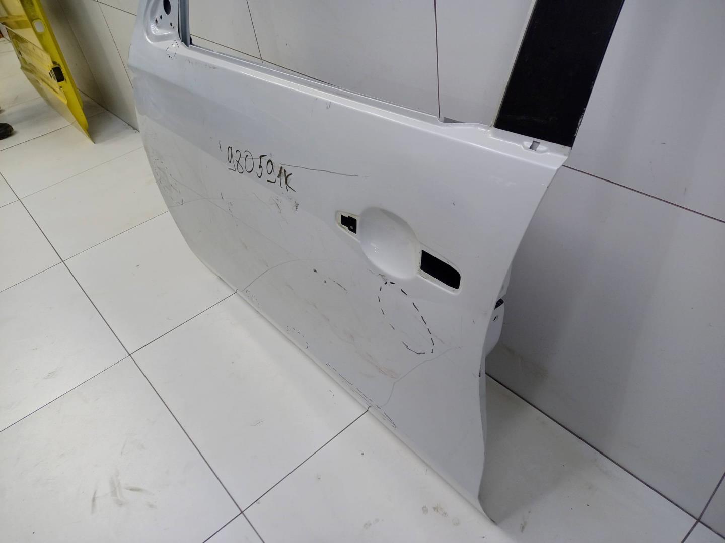 Дверь передняя левая