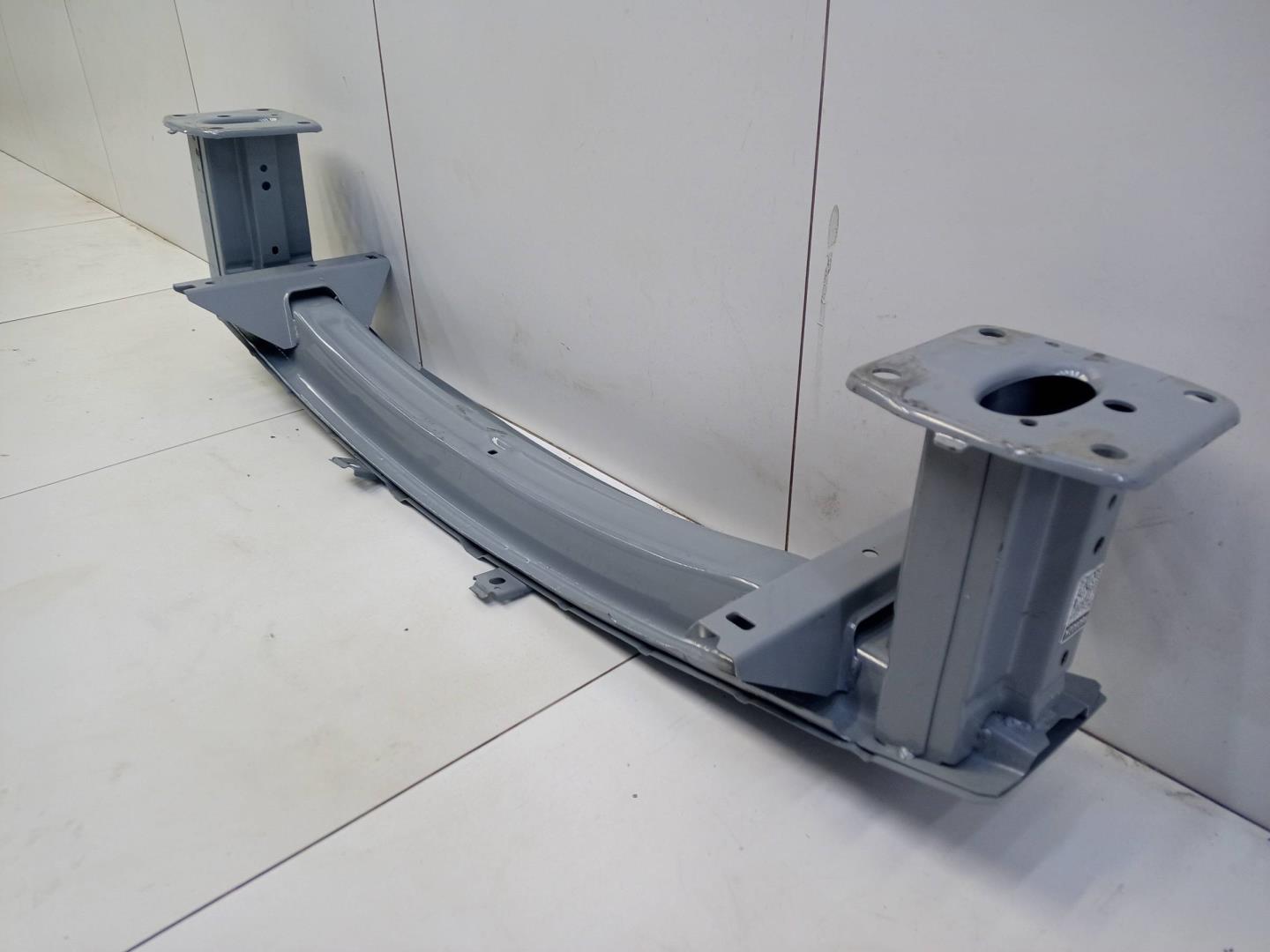 Усилитель переднего бампера