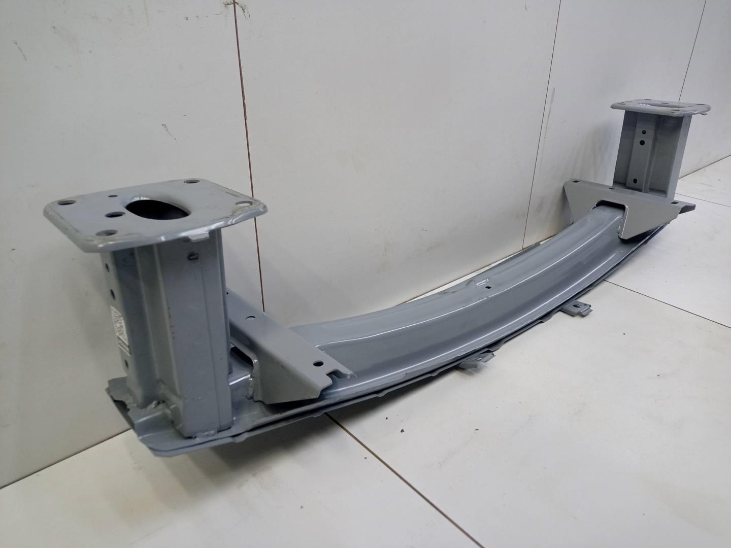 Усилитель переднего бампера