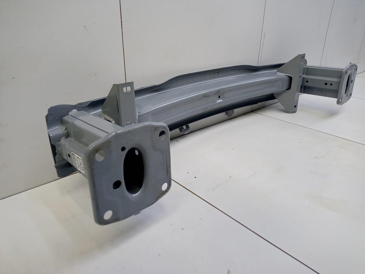 Усилитель переднего бампера