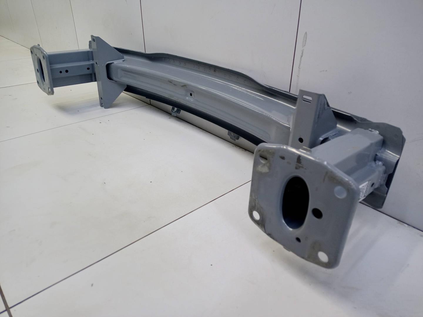 Усилитель переднего бампера