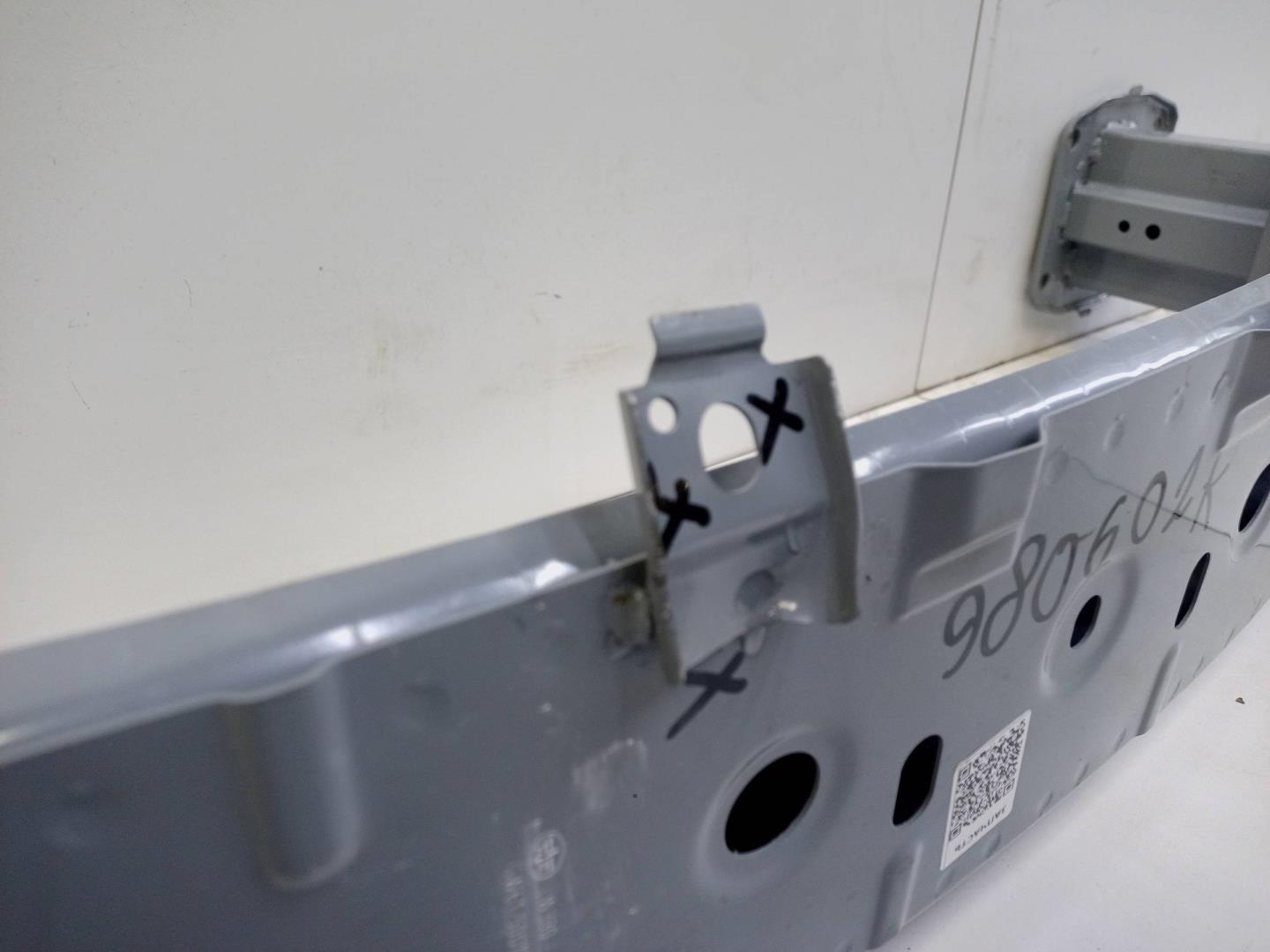 Усилитель переднего бампера