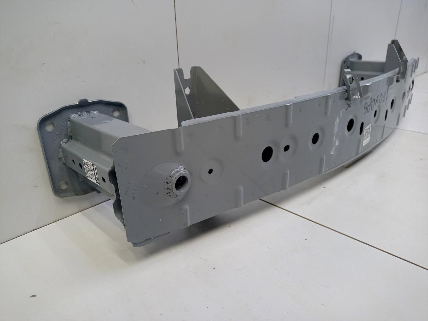 Усилитель переднего бампера