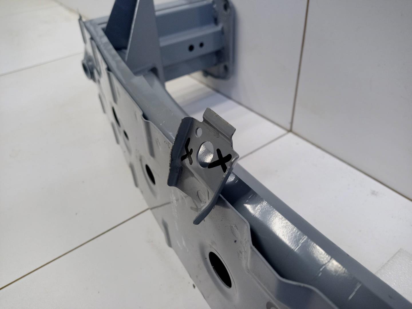 Усилитель переднего бампера