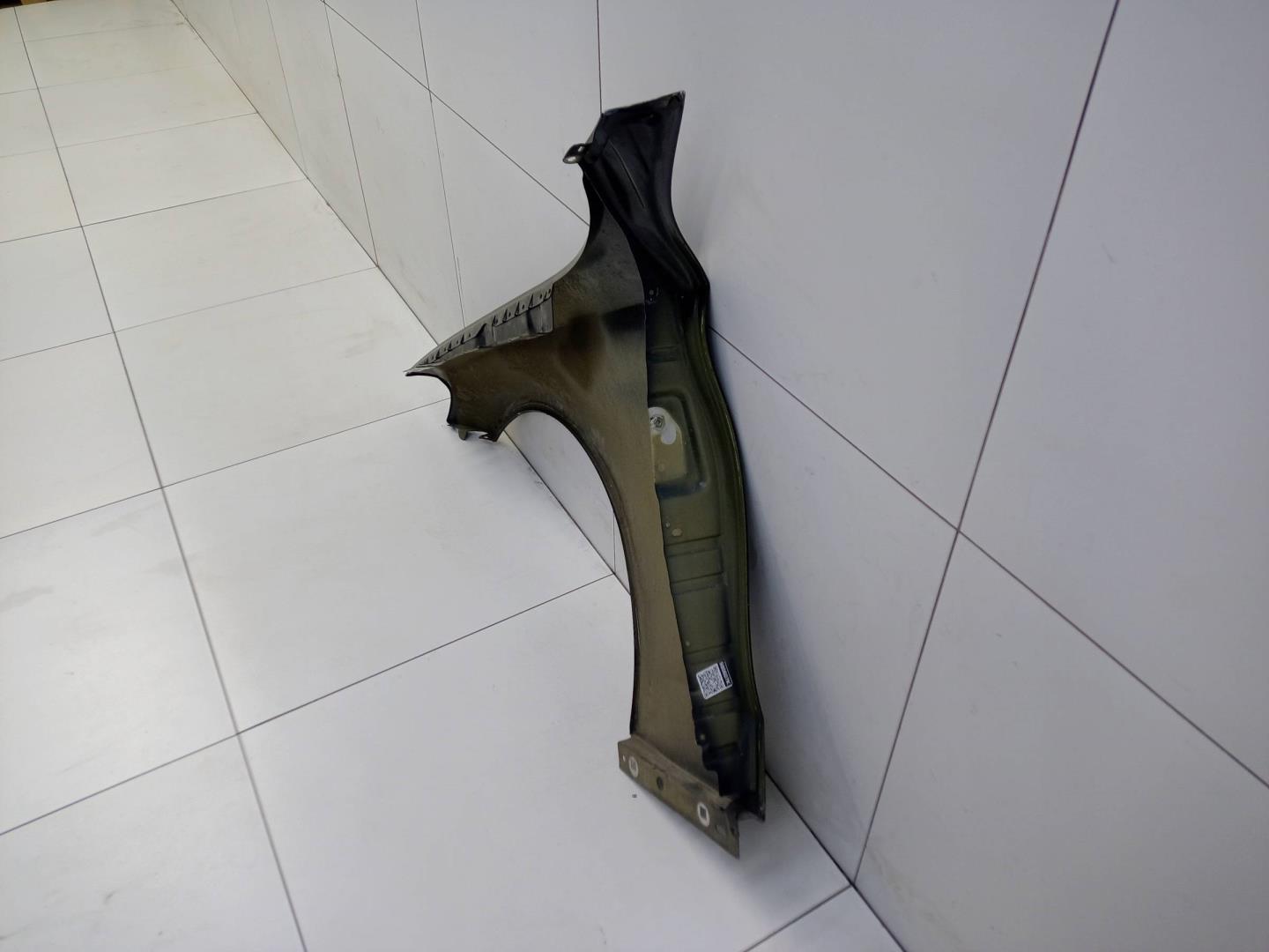 Крыло переднее правое