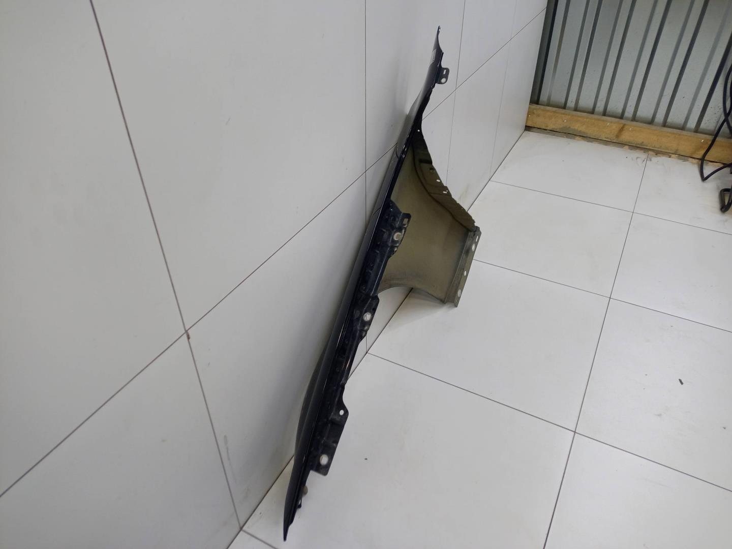 Крыло переднее правое