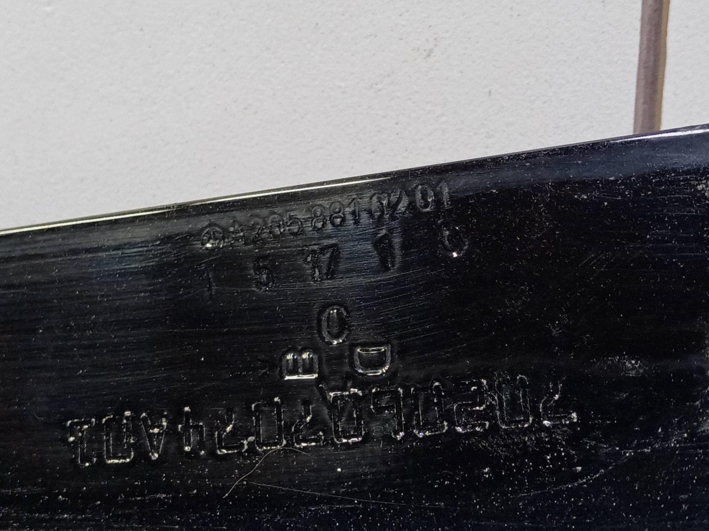 Крыло переднее правое