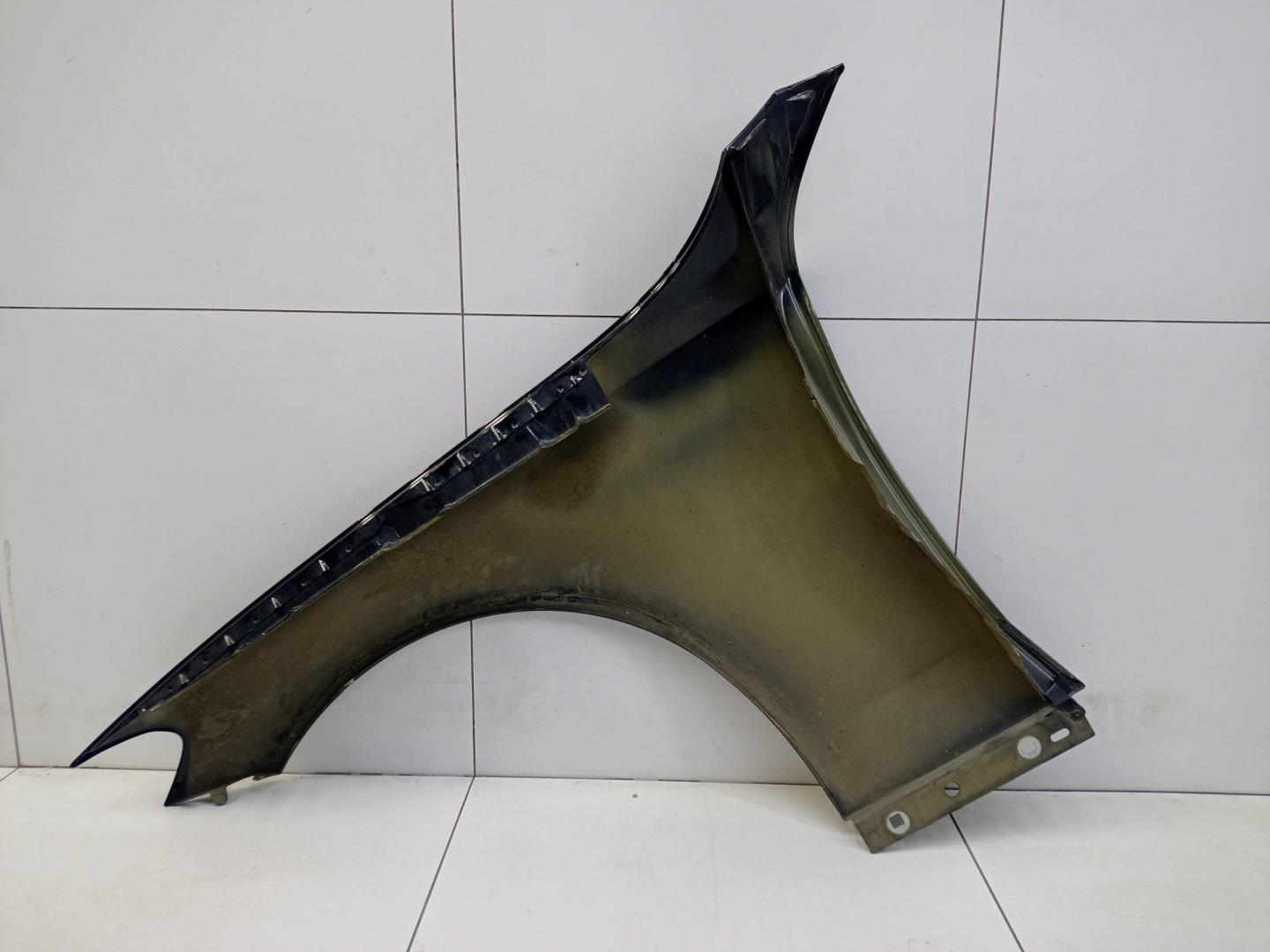 Крыло переднее правое