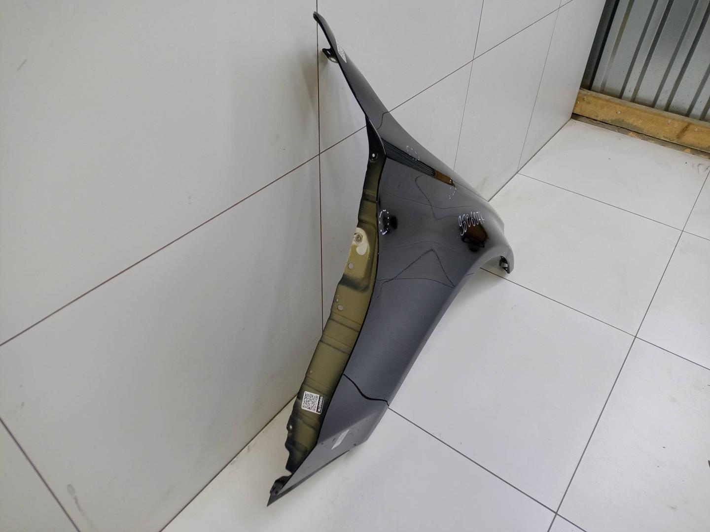 Крыло переднее правое