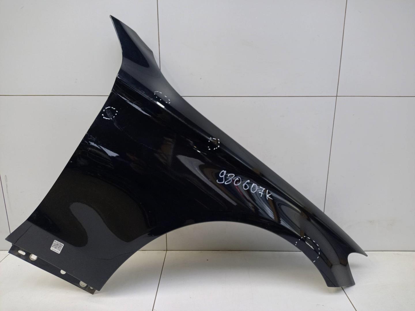 Крыло переднее правое