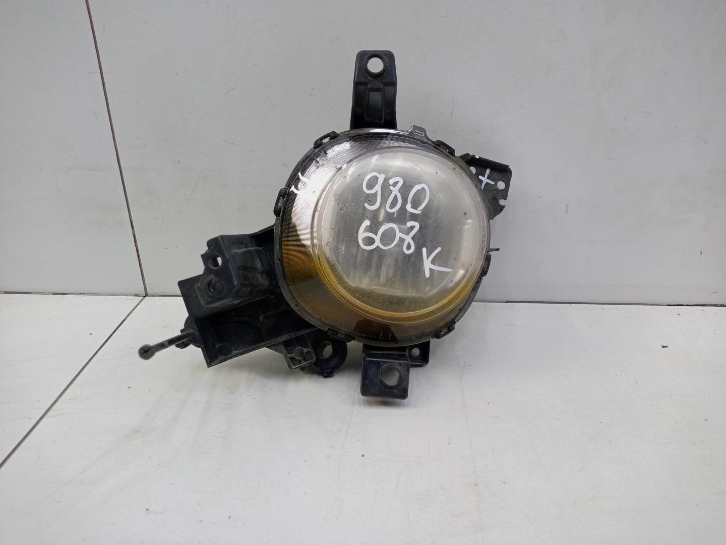 Фара противотуманная правая