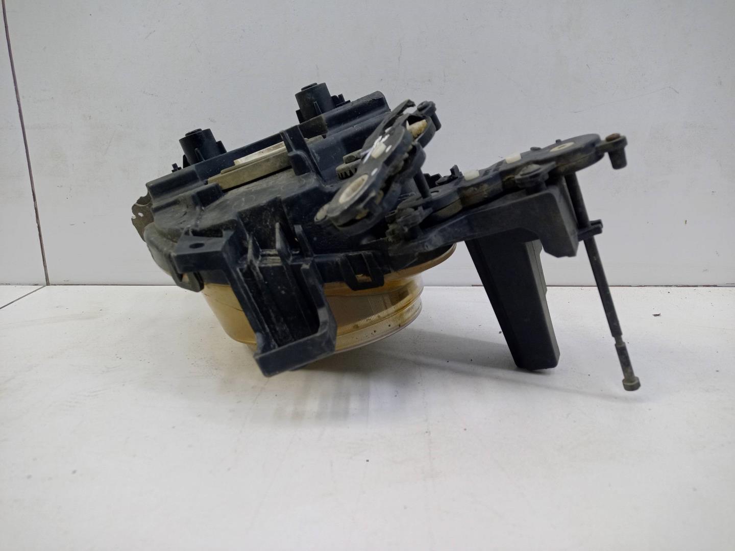 Фара противотуманная правая