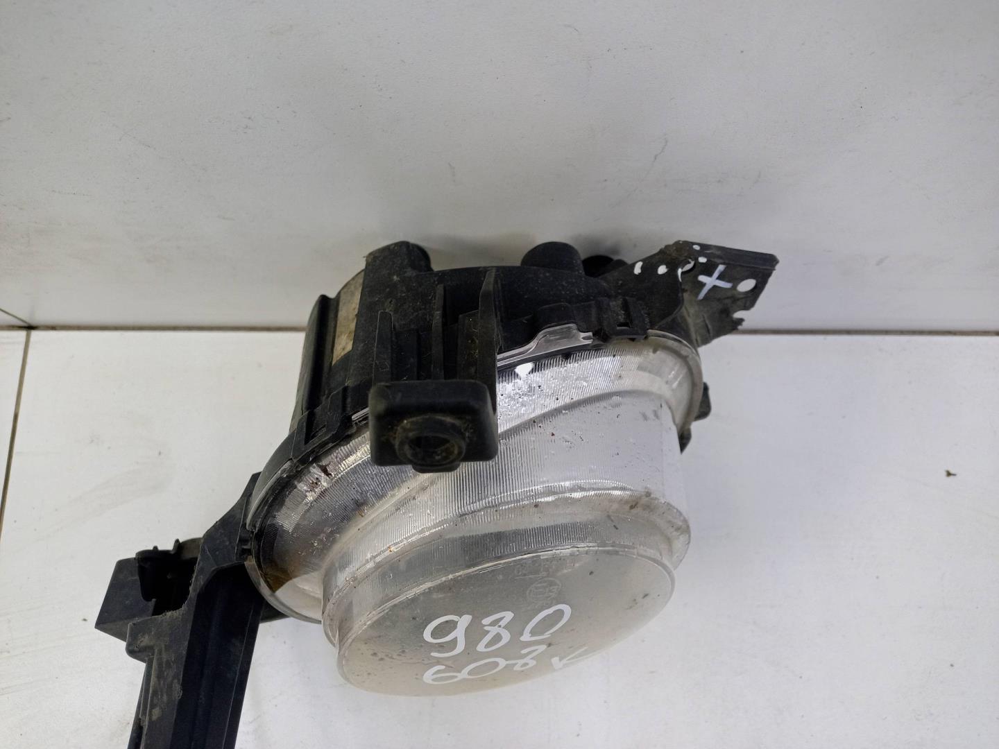 Фара противотуманная правая