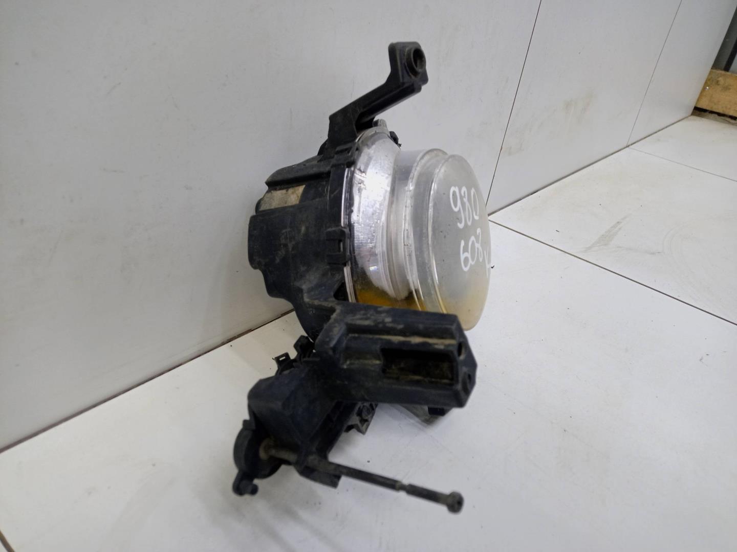 Фара противотуманная правая