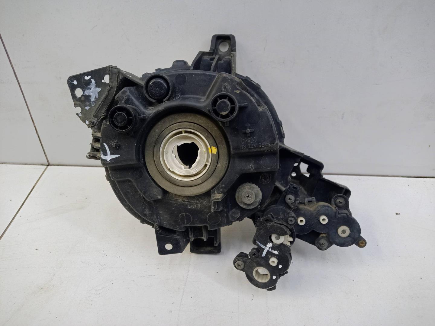 Фара противотуманная правая