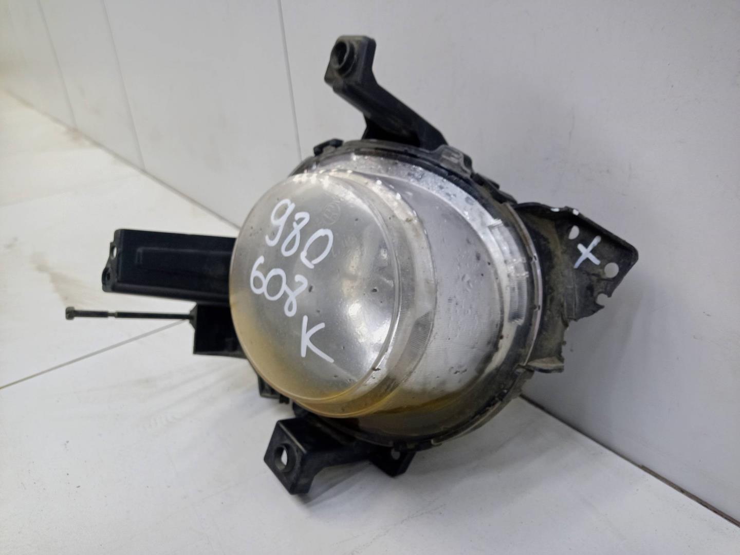 Фара противотуманная правая