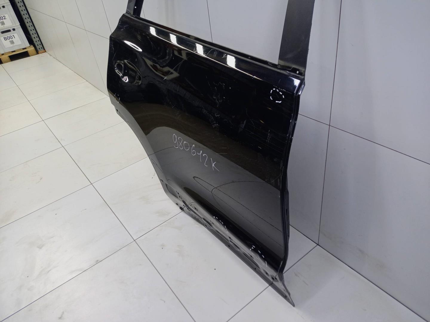 Дверь задняя правая