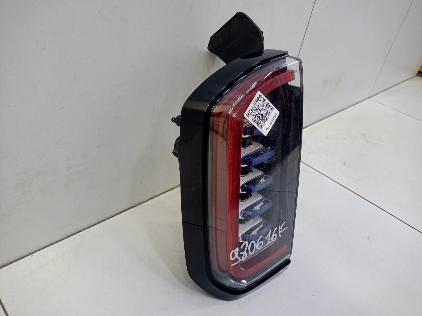 Фонарь задний наружный левый