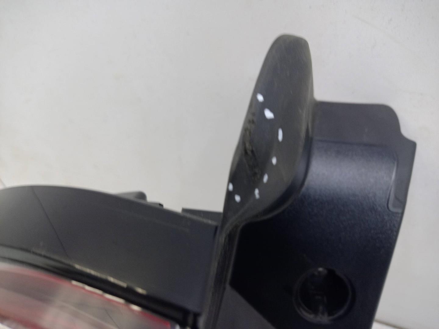 Фонарь задний наружный левый