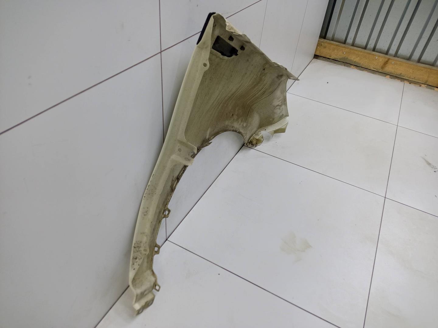 Крыло переднее левое