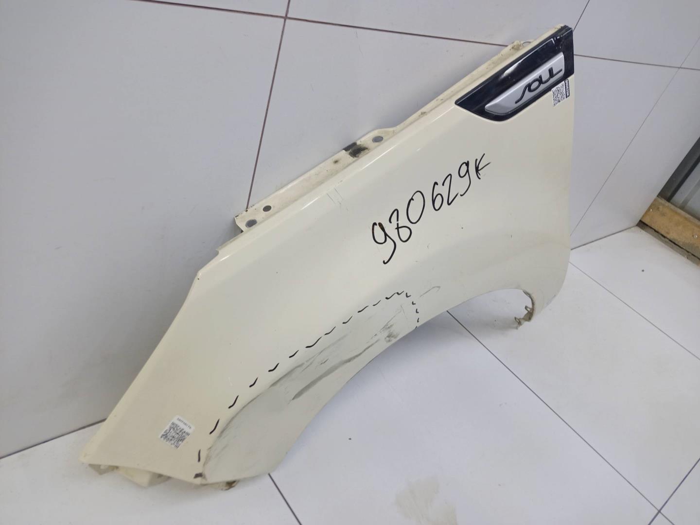 Крыло переднее левое