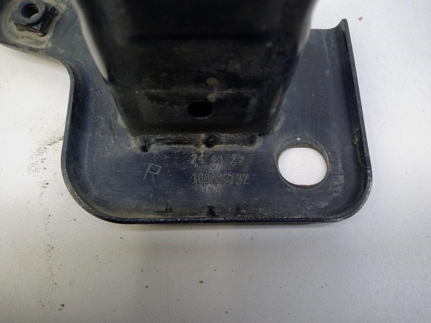 Усилитель переднего бампера