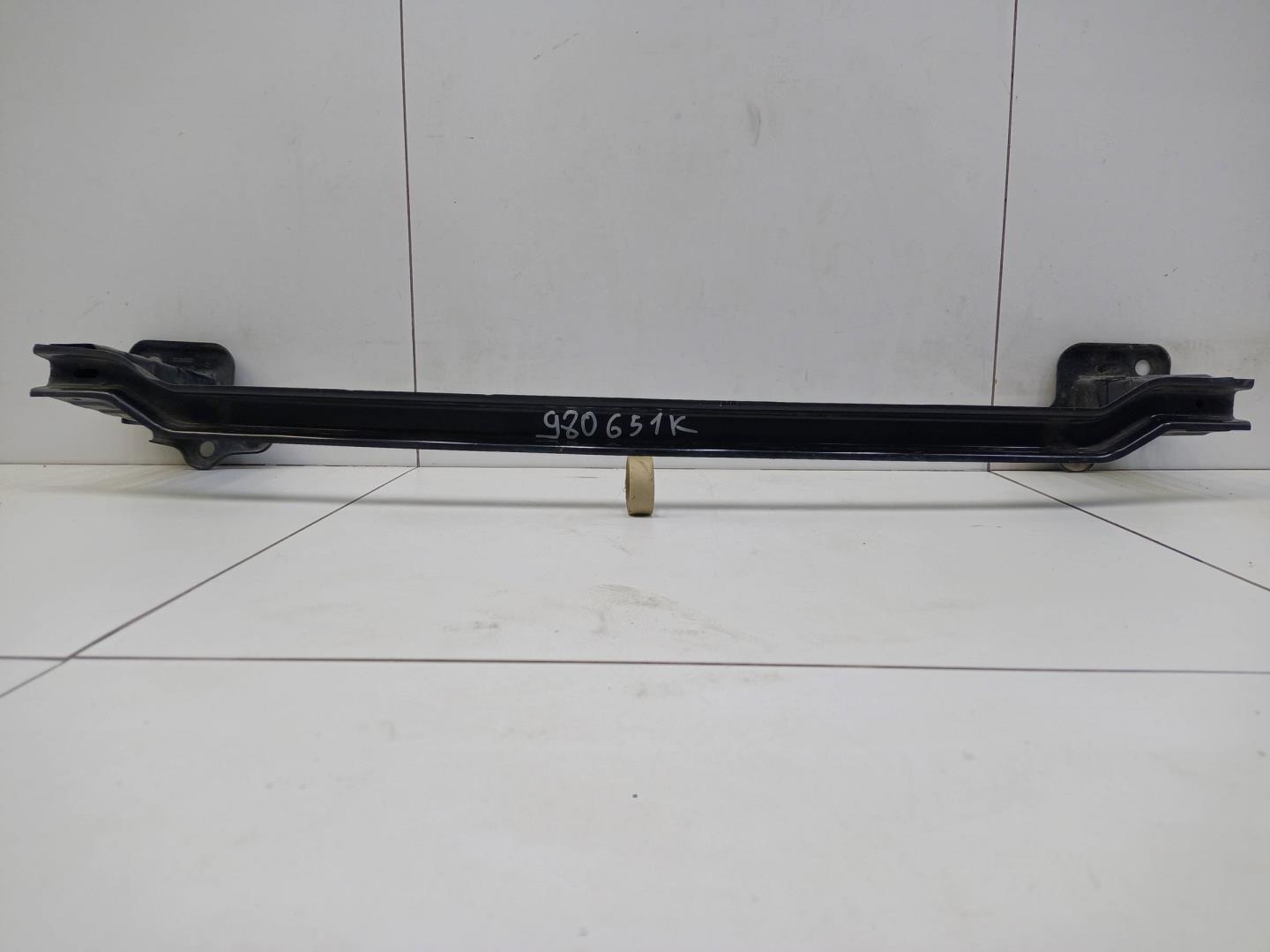 Усилитель переднего бампера