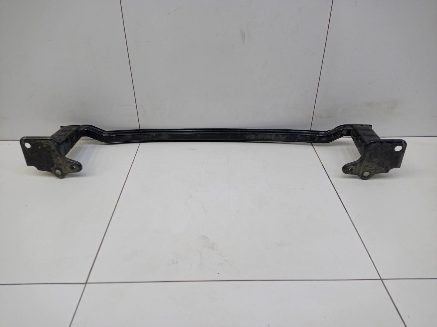 Усилитель переднего бампера