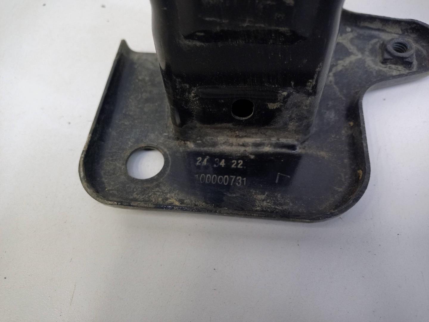 Усилитель переднего бампера