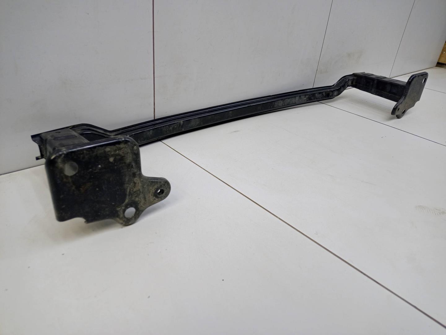 Усилитель переднего бампера